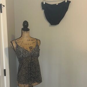 Black and White Geometric Tankini Set mixed sized